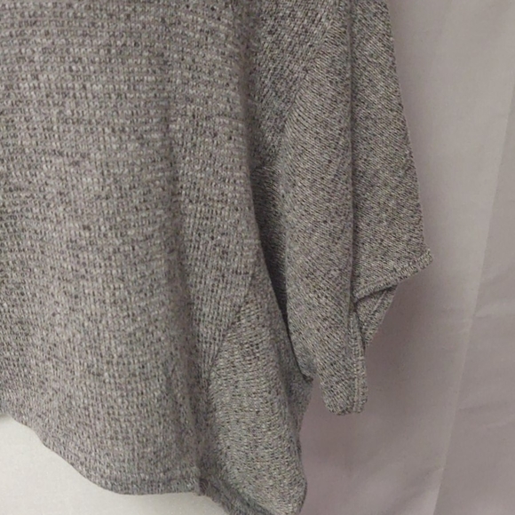 3/$12 Cedar Tree crop top tunic sz medium - Picture 2 of 8